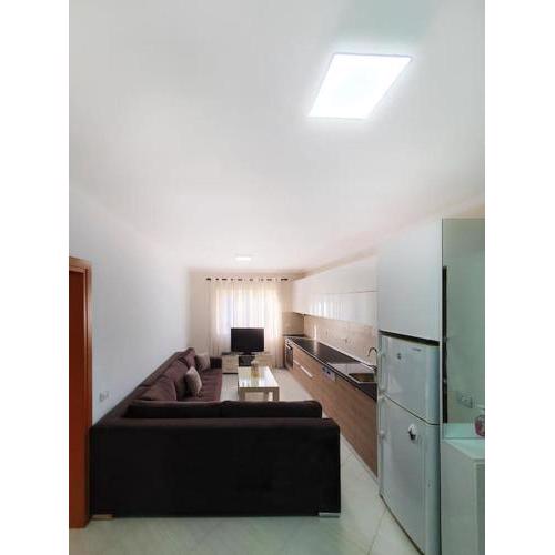 Lovely 2 bedroom condo with parking on premises!