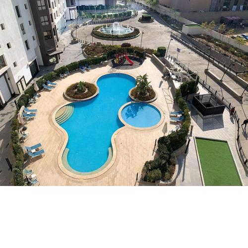 Lovely 2 bedroom duplex with a pool in front AUC