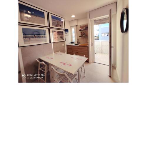 Lovely 2 Bedroom flat 100m from the beach - With Private Beach Place by Beahost