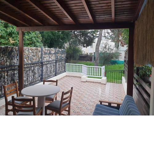 Lovely 2 bedrooms in the tourist area in Paphos .