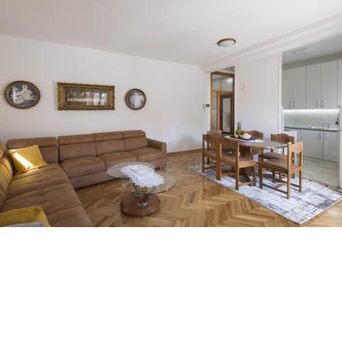 LOVELY 2BEDROOM APARTMENT IN HEART OF OLD TOWN BUDVA
