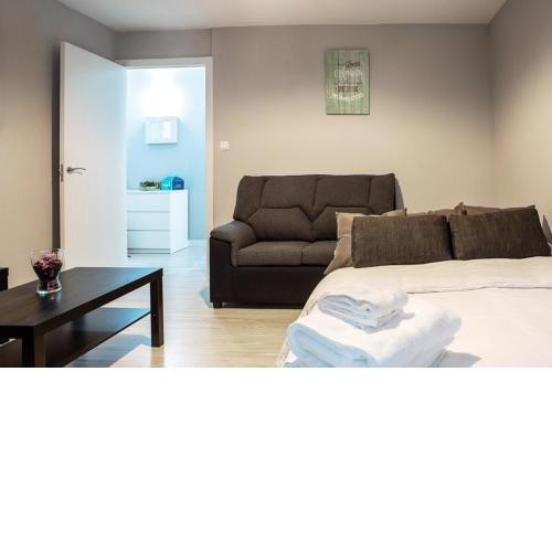 Lovely 3 Bedroom Apartment next to Fuencarral