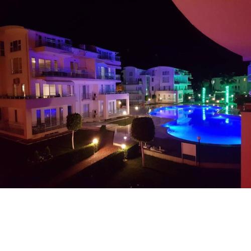 Lovely 3 Bedrooms Luxury APT with pool and Gym