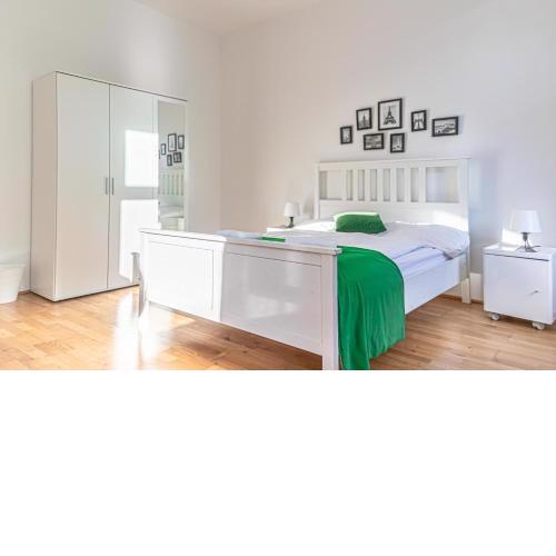 Lovely 3BR Shared Apt Near Belvedere Great for Long Stays