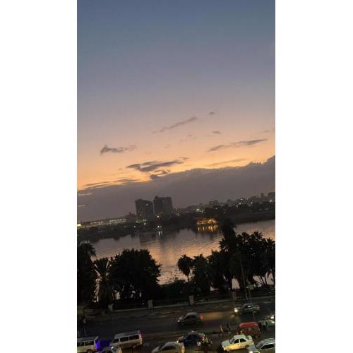 Lovely 4BR with direct nile view