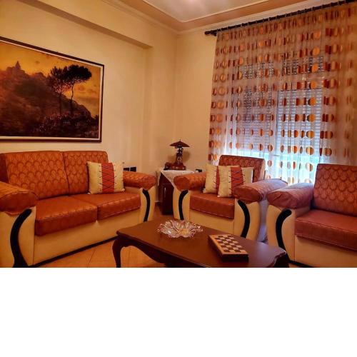Lovely apartment, free parking and great location