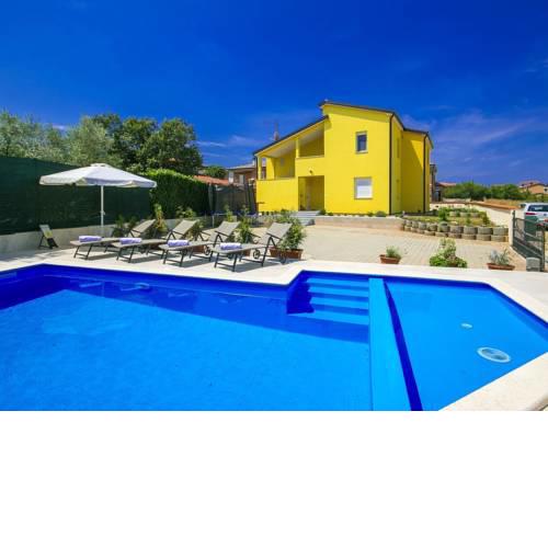 Lovely Apartment in Kastel with Swimming Pool