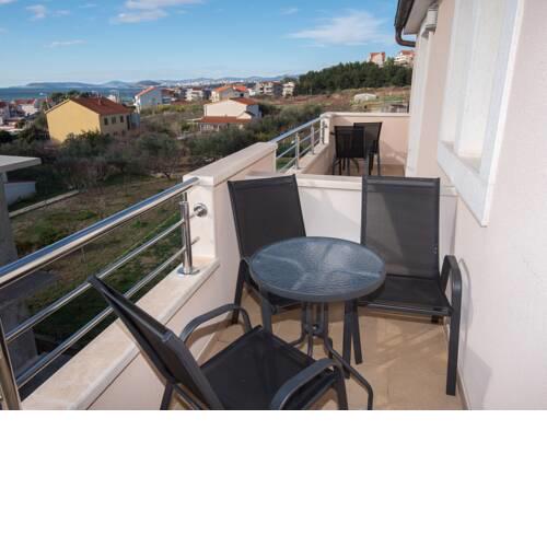 Lovely Apartment in Podstrana with Balcony