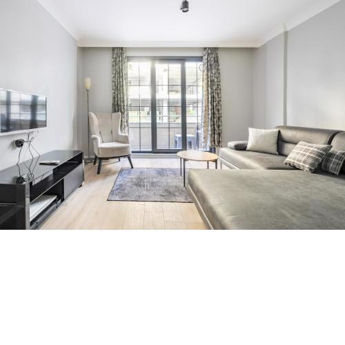 Lovely Apartment with Balcony in Esenler