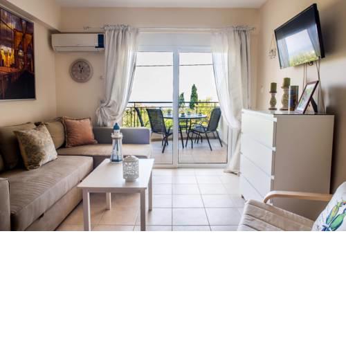 Lovely apt next to the sea