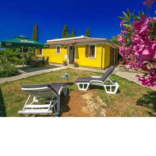 Lovely Beachfront Holiday Home in Rovinj