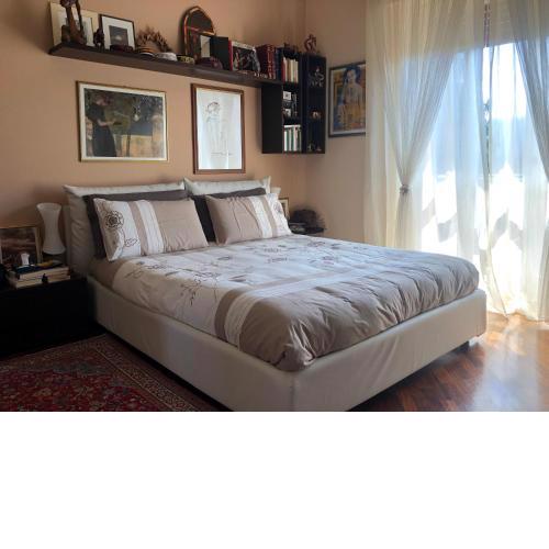 Lovely Bedroom with private balcony & bathtub
