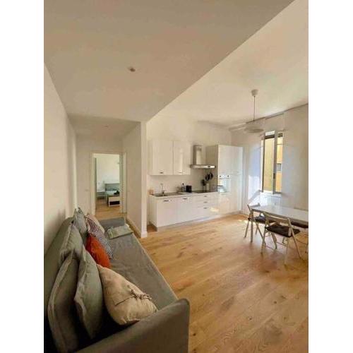 Lovely Bright Flat in Hearth of Milan (Cinque Vie)