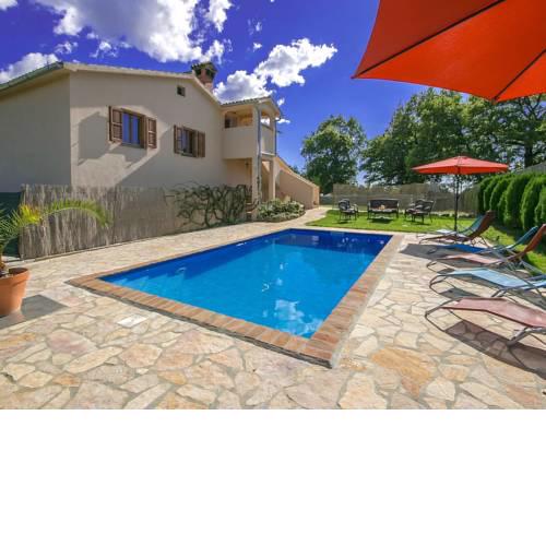 Lovely Detached Home with Swimming Pool in Tinjan
