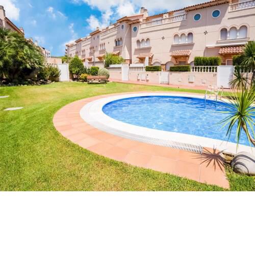 Lovely Holiday Home in Fràncas with Jacuzzi