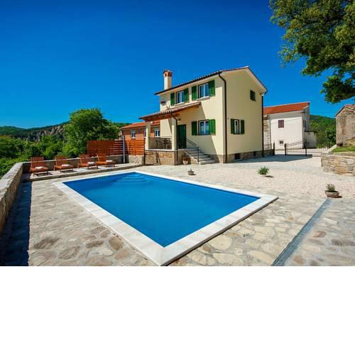 Lovely Holiday Home in Grobnik with Swimming Pool