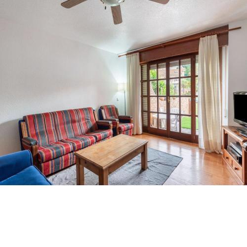 Lovely Holiday Home in Loredo a stonethrow from the beach & communitary pool!