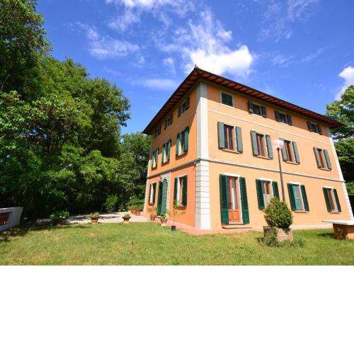 Lovely holiday home in Montefiridolfi with hill view