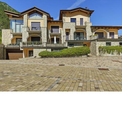 Lovely Holiday Home in Scanno with Terrace