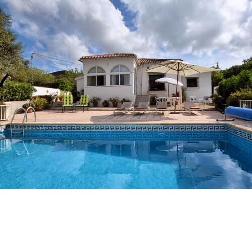Lovely Holiday Home with Private Pool in Almogia