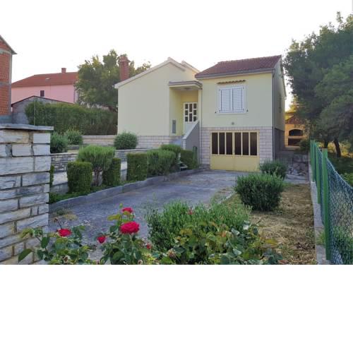 Lovely house in the hinterland of Zadar, ideal for family vacation, 1km from sea