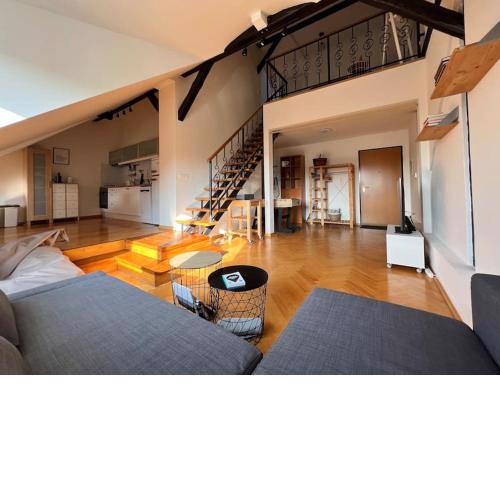 Lovely large flat in historic building, balcony, parking