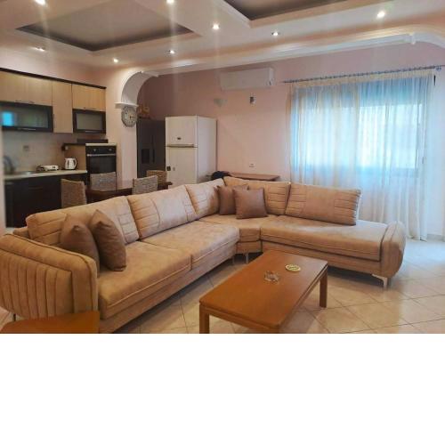 Lovely large summer apartment next to Lungomare
