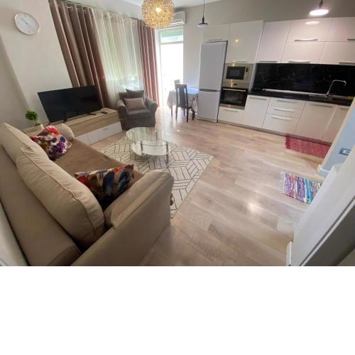 Lovely renewed apartment in Tirana(3/4 guests)