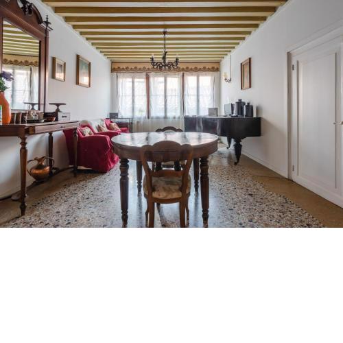 Lovely & Roomy Venetian Apartment x7!