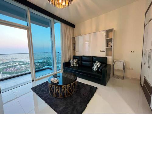 Lovely & spacious Studio with Miracle Garden view