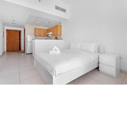 Lovely Studio Marina Tower Dubai