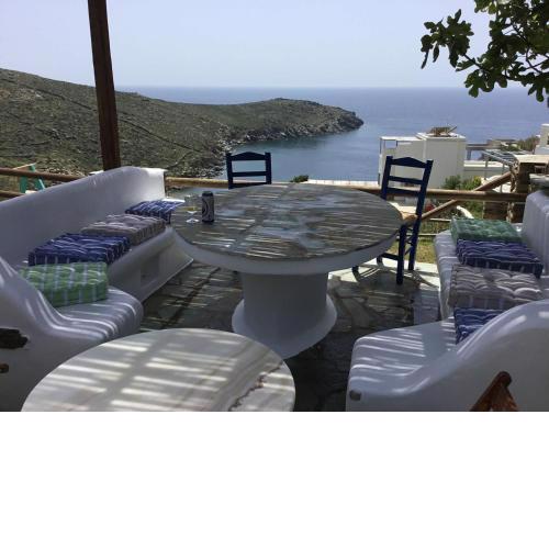 Lovely studio on the best beach with privet garden