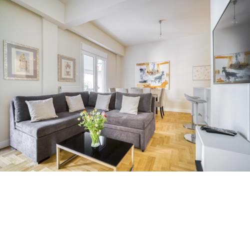Lovely Sunlit Two Bedroom City Center Apartment