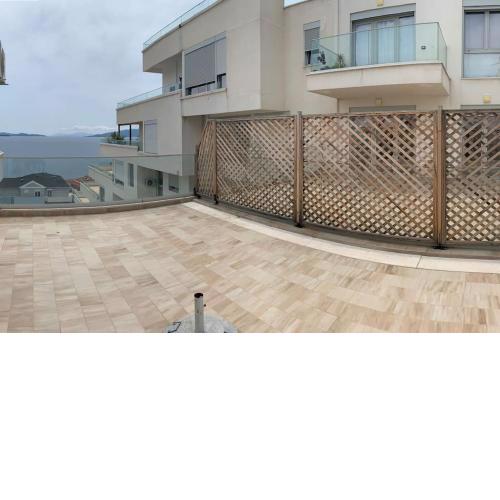 Lovely Terrace & Sea View Apartment !