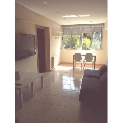Lovely Three Bedroom Wifi Apartment Near Beach