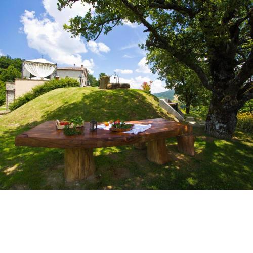 Lovely Villa in Apecchio with Swimming Pool