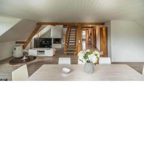 Löwenplatz Apartment near Station by Airhome