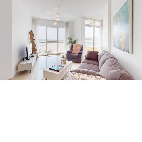 LS32 - Bright 1BR in Lake Side Tower D