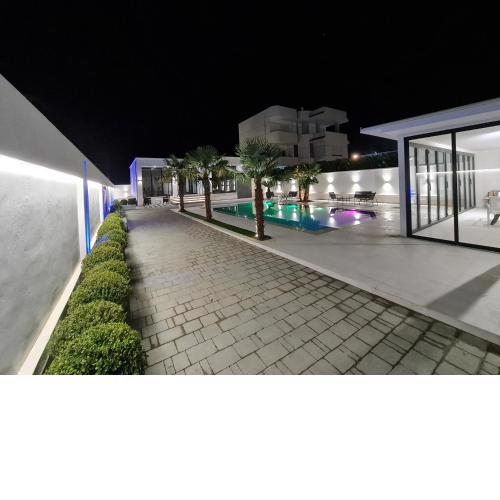 LT Luxury Villa