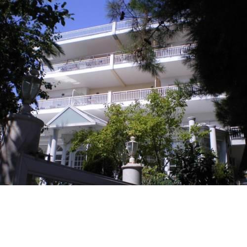 Luca Apartments