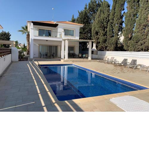 Lucky 7 Beachfront Villa Perivolia