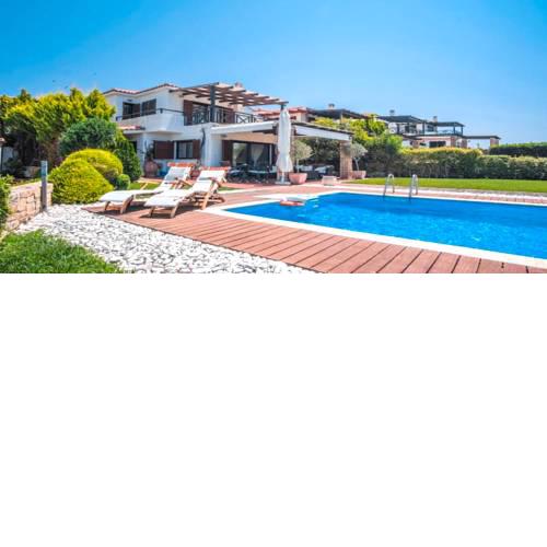 Luez Private Pool Villa, Elani