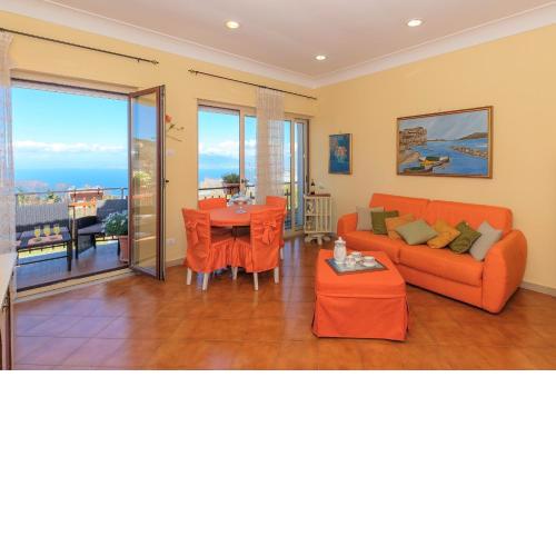 LU.LU. - central apartment opposite the Bay of Naples