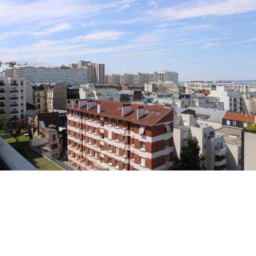 Luminous cocoon with stunning views of Paris 19th