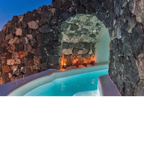 Luna Santorini Suites