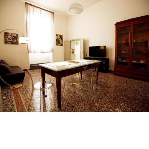 Lungarno Buozzi 7 Apartments