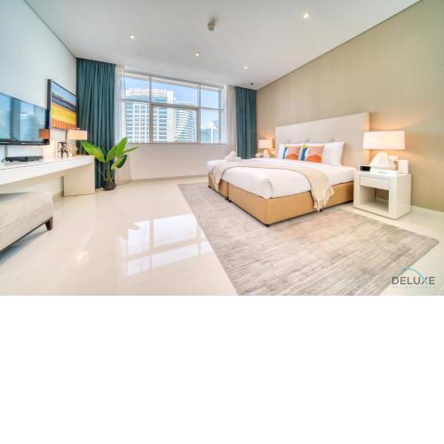 Lush Studio at The Cosmopolitan Business Bay by Deluxe Holiday Homes