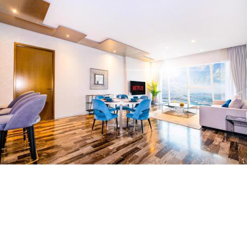 LUX - Lavish Suite with Full Palm Jumeirah View 1