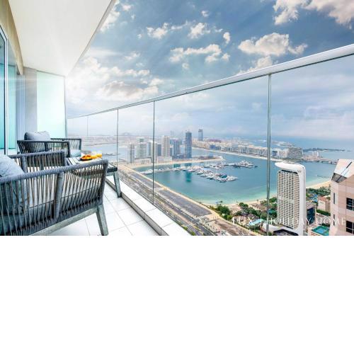 LUX - Lavish Suite with Full Palm Jumeirah View 2