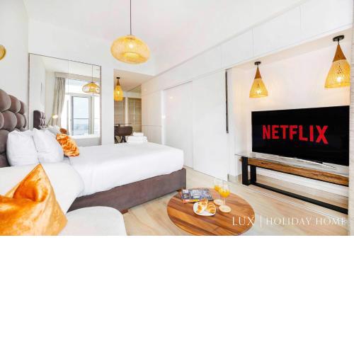 LUX - The Modern Marina Suite 2